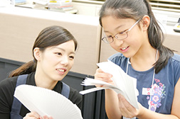 お札の数え方を練習中